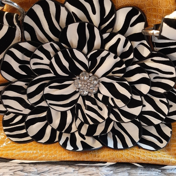 Hananel Bag with Flower, interior tiger print - Picture 5 of 15
